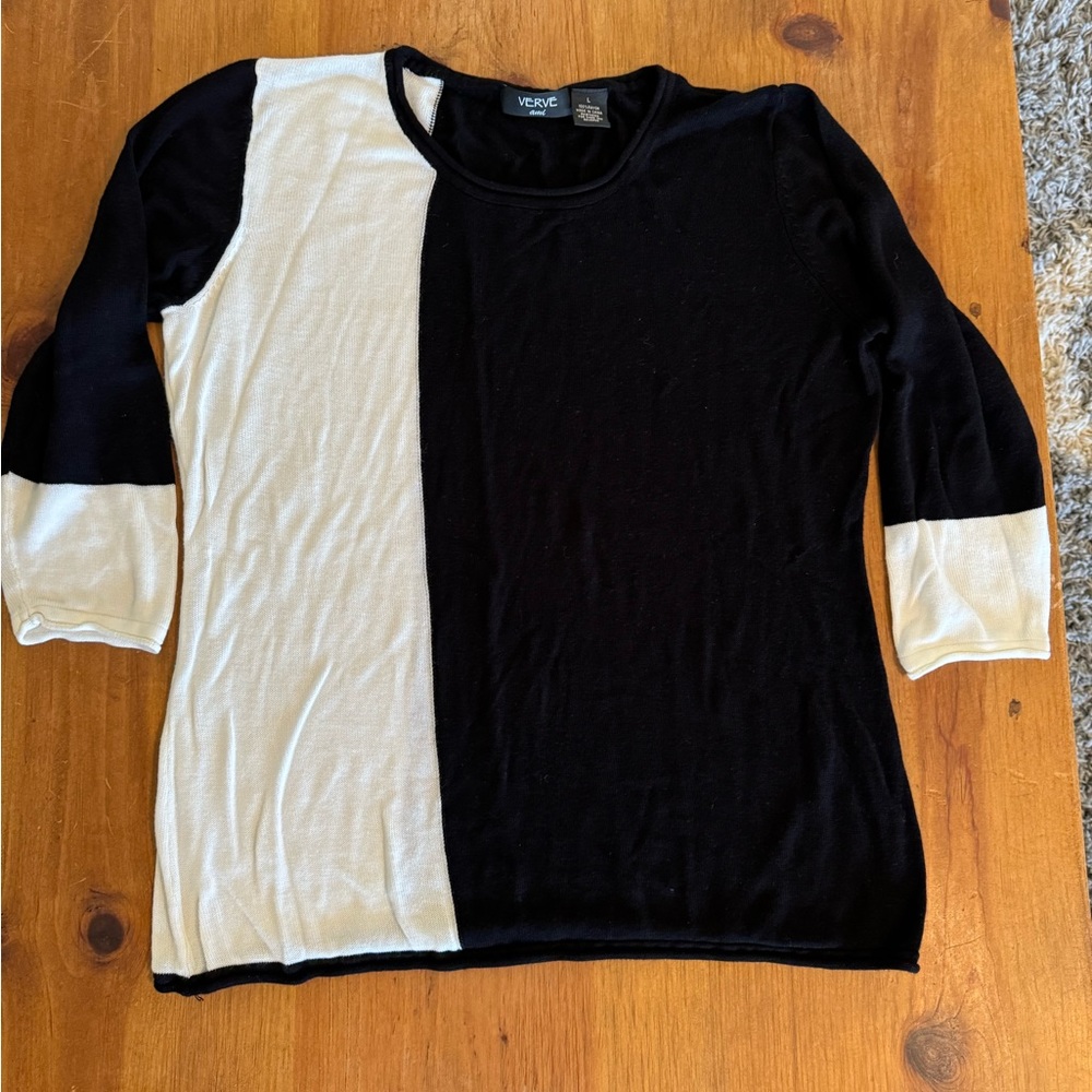 Sweater! 🖤 🤍